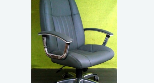 Перетяжка офисного кресла кожей. Магадан
